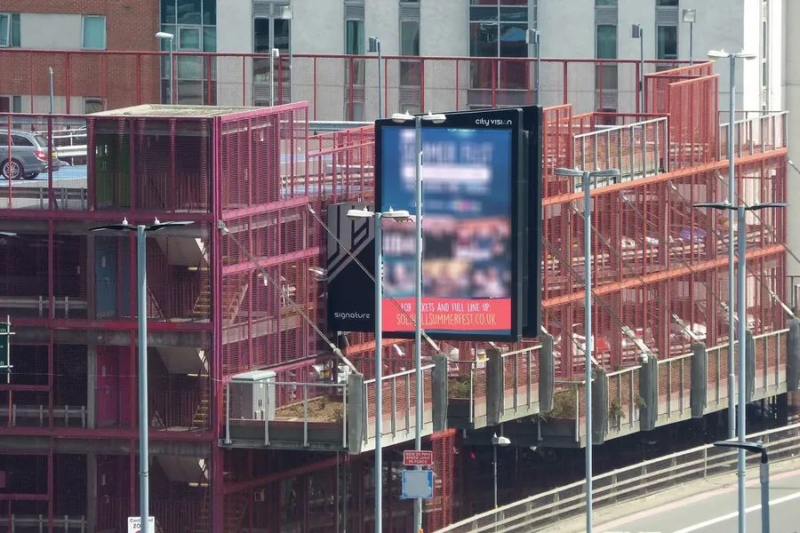 Outdoor advertising display brightness guide